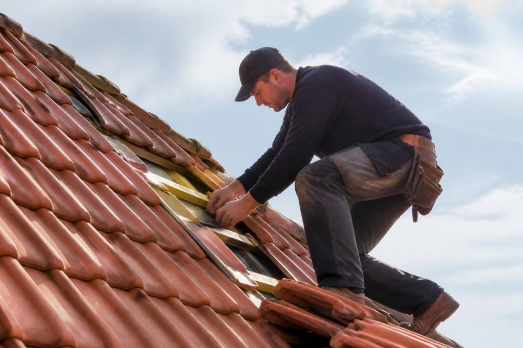 Artisan couverture toiture : comment bien choisir le bon professionnel pour vos travaux