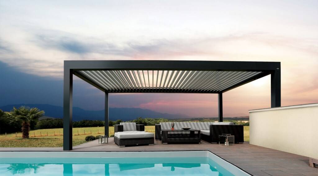Pergola bioclimatique ou store banne : que choisir pour se protéger du soleil